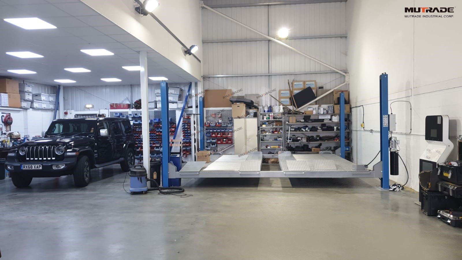 4-Säulen-Hydraulik-Parklift Mutrade CE TÜV EAC hochwertiger Porzellanpreis 2 Ebene